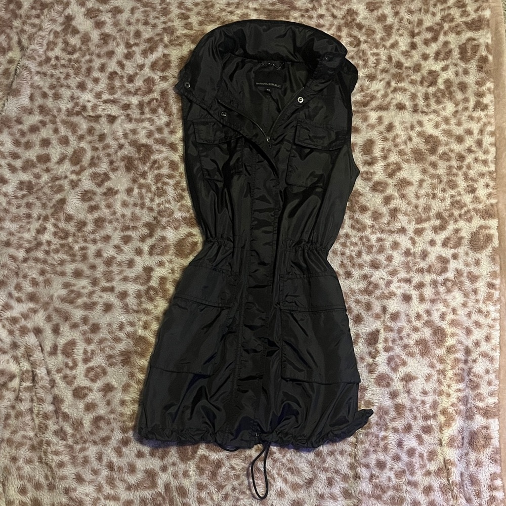 black shiny banana republic sleeveless cinched waist and bottom dress